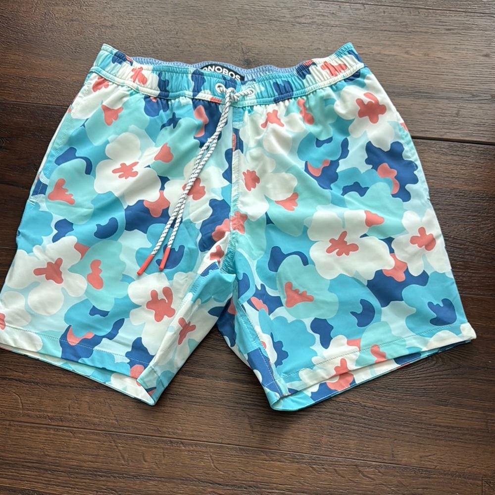 Bonobos NEW without Tag Blue and Pink Floral Swim Trunks with Pockets.